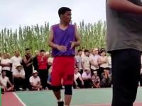 FB体育娱乐-篮球赛事中一场激烈的对抗引发争议