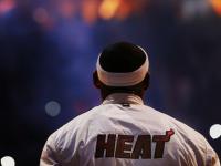 FB体育网页版-伦纳德统治攻防两端，雄鹿力克黄蜂，全场最佳无争议