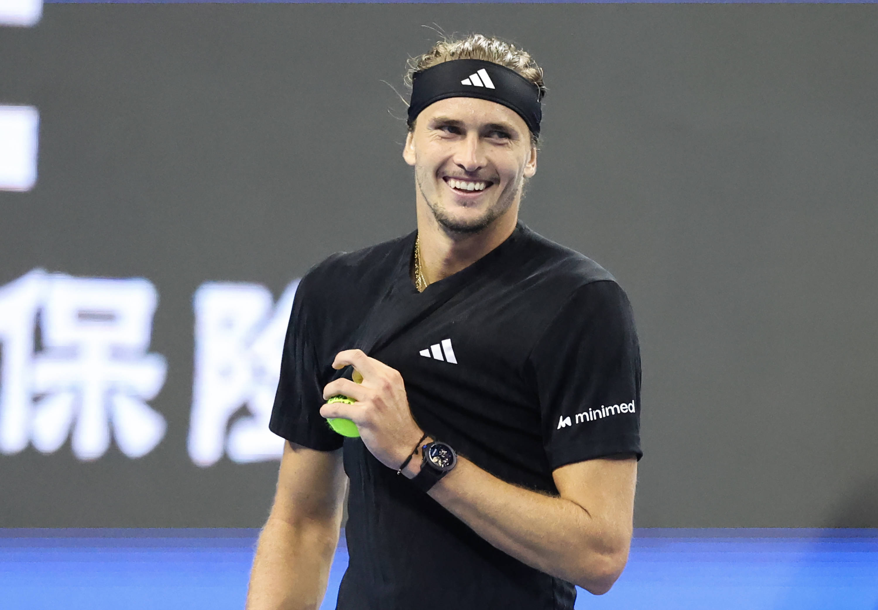 关于美国网球队绝杀日本网球队，兹维列夫打破历史纪录的信息