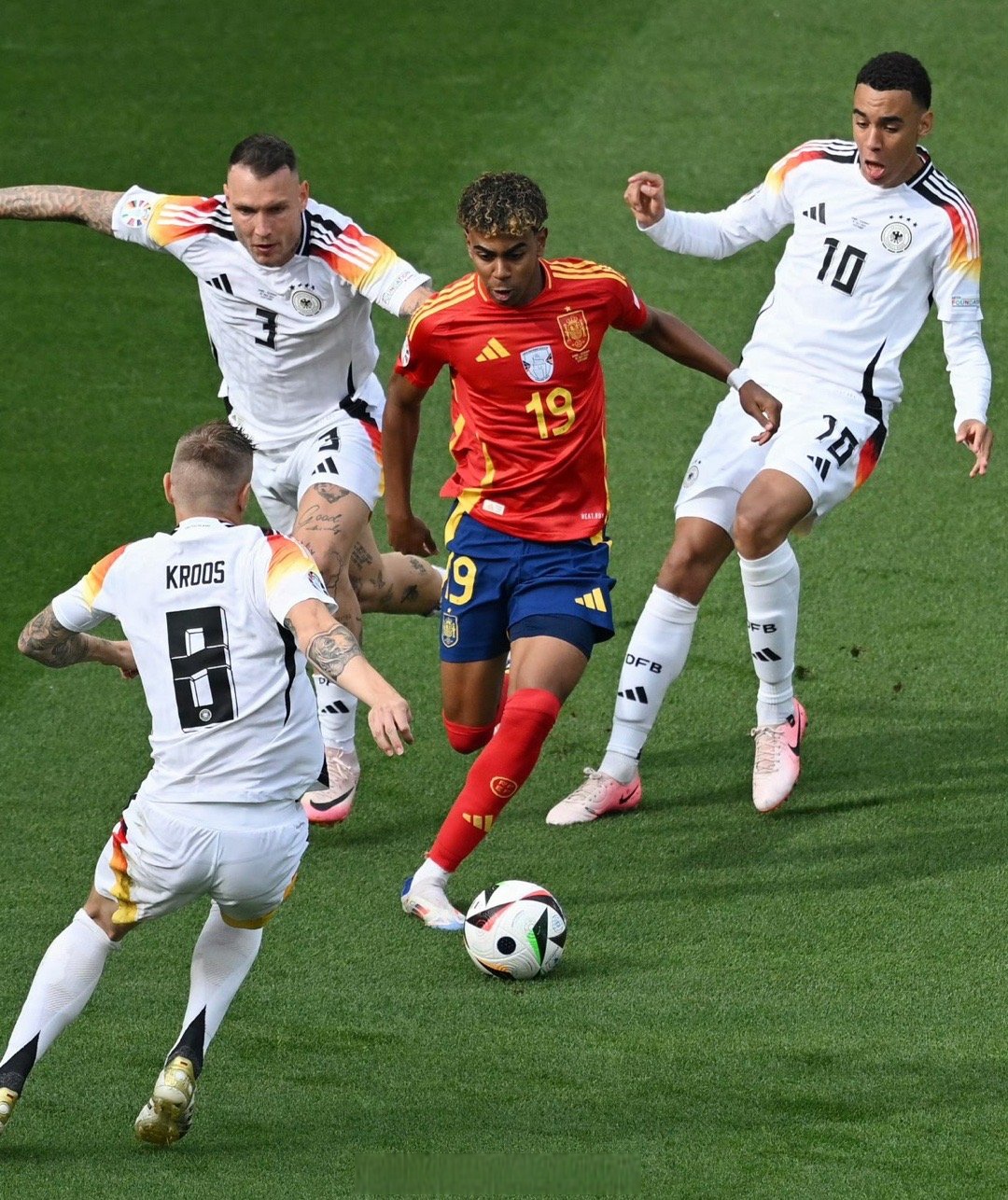 巴塞罗那逆袭晋级，西班牙传统强队再度崛起