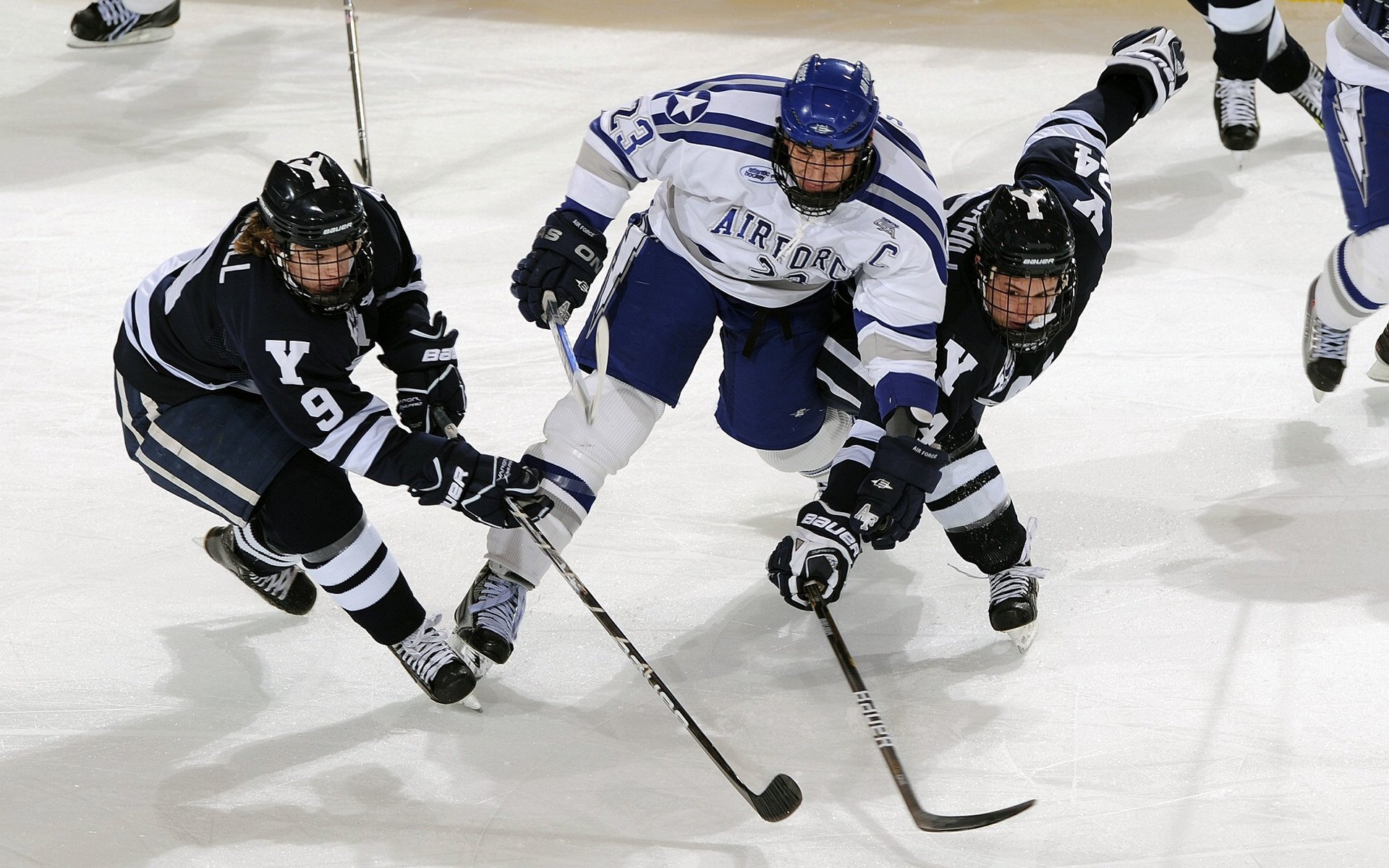 铁血76人踏平雄鹿，德罗赞连续得分拉开差距