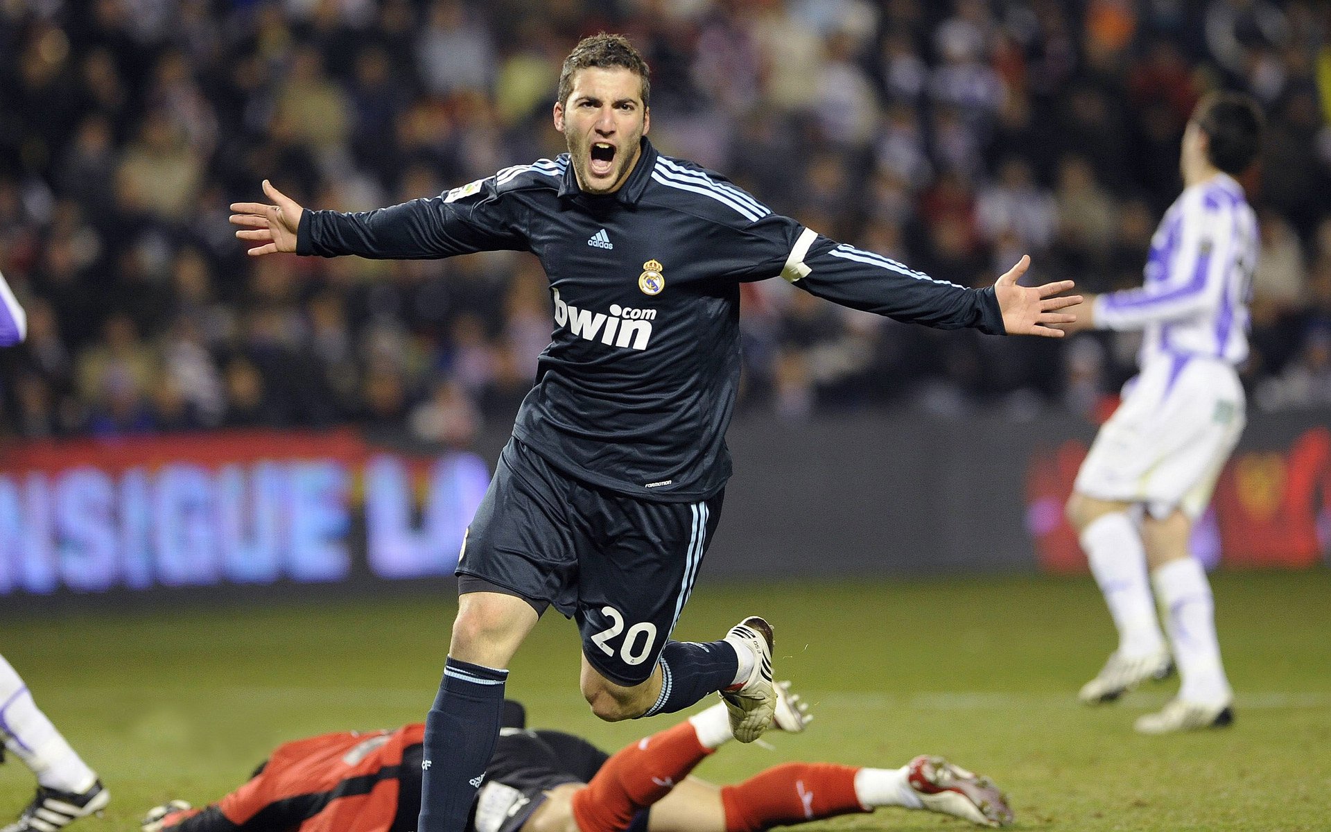 爵士最后时刻击败勇士,布克成为关键先生