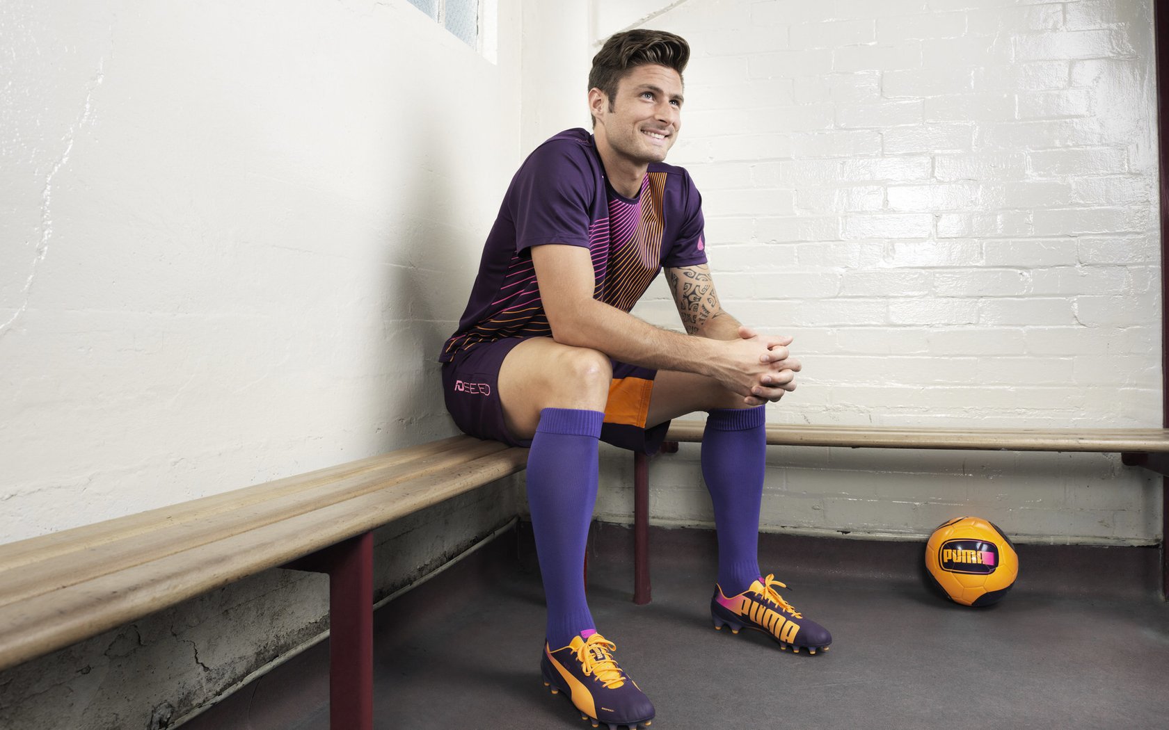 欧冠淘汰赛焦点战，雷霆连续得分压制公牛